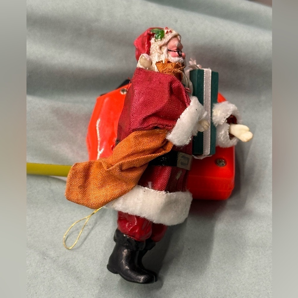 Vintage fabric ornament of Santa carrying gifts. Very good details! - Picture 4 of 7
